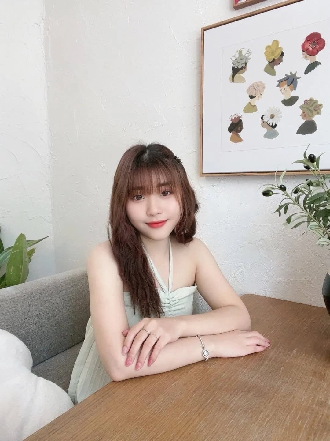 อมยิ้ม
