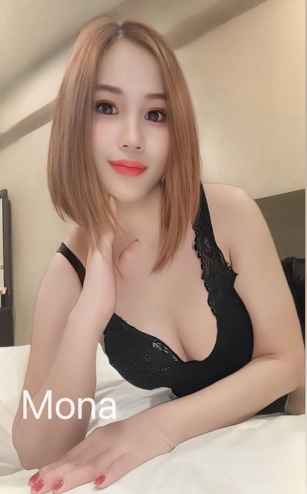 โมนา