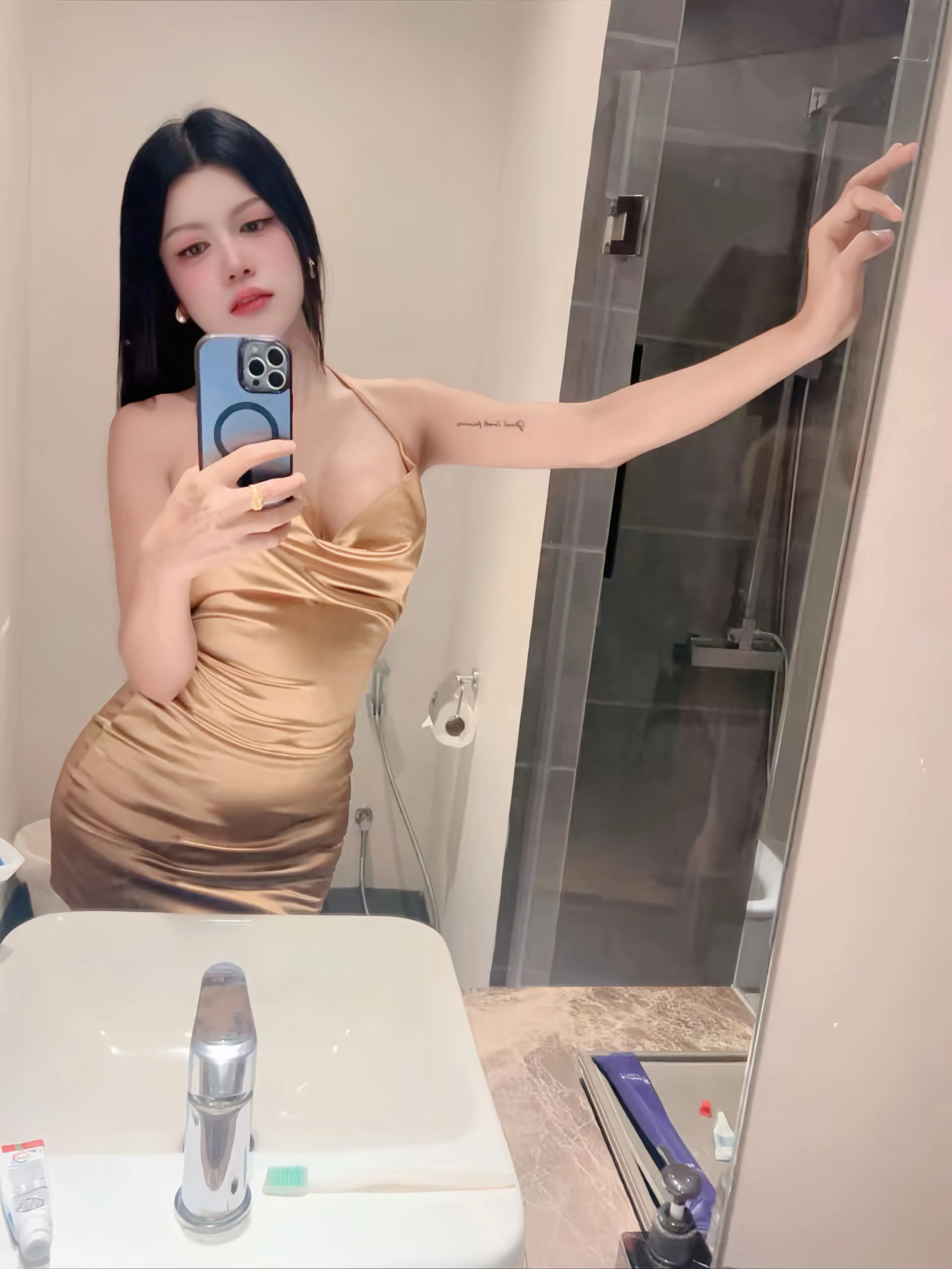 ออยลี่สาวสองรับนวดน้ำมันผ่อนคลาย